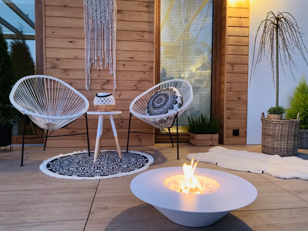 Universe Bioethanol Fire Bowl – White in a home setting