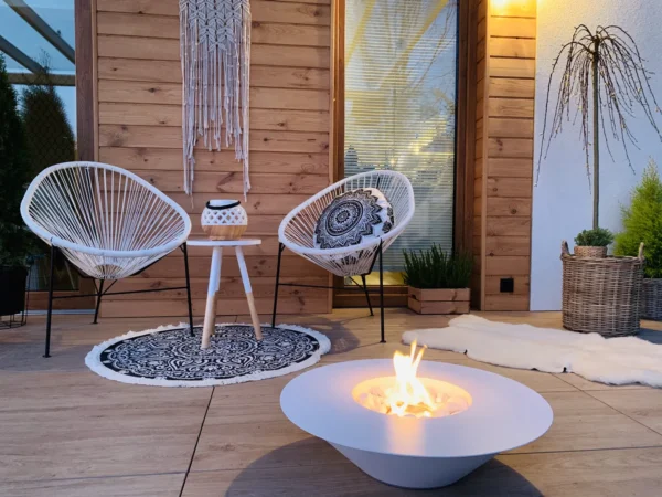 Universe Bioethanol Fire Bowl – White in a home setting